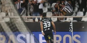 Eduardo, comemora gol contra o São Paulo