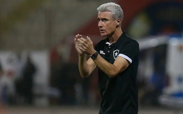 Luis Castro, ex técnico do Botafogo
