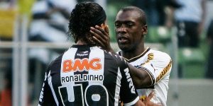 Seedorf no Botafogo e Ronaldinho no Atlético em 2013