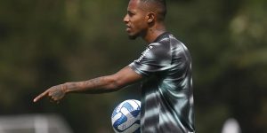 Tchê Tchê em treino do Botafogo